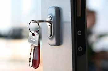 Choosing the Right Office Locksmith for Your Business